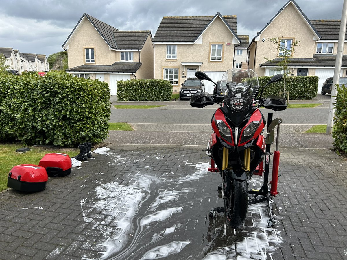 Time to wash off the rain and muck from our Irish Tour @QueensferryMoto @gazzadaz #emeraldisaleandNW200Tour #jointheride