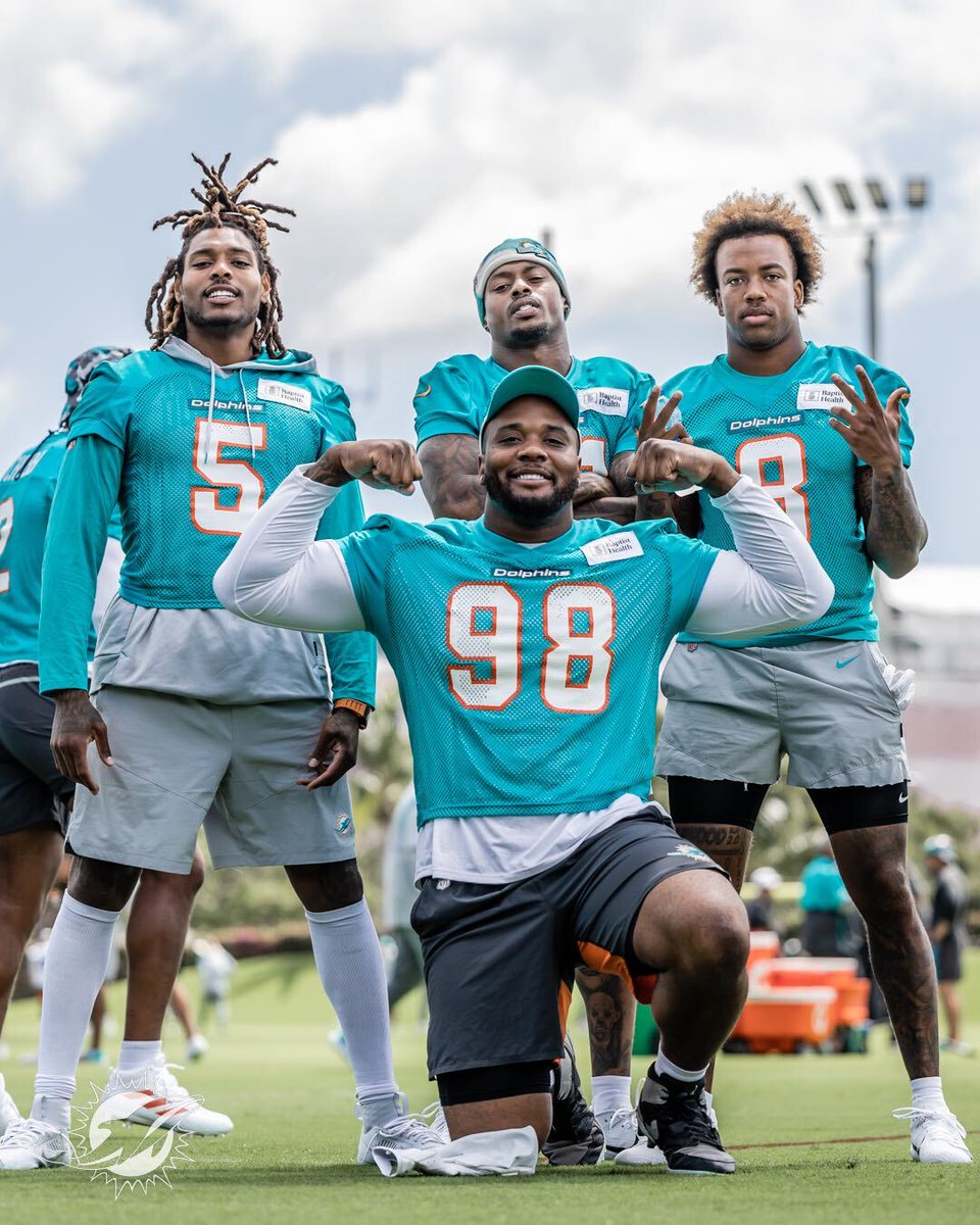 PFF's tweet photo. The Dolphins defense 👀

(📸 @MiamiDolphins) https://t.co/Cv6wO9w7tB