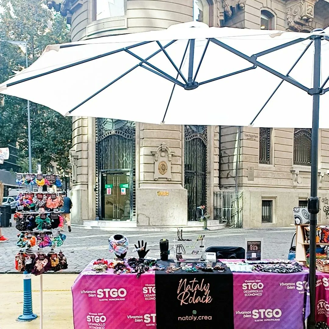 RocknRulos's tweet photo. Por aquí, haciendo el aguante al frío en Feria de Emprendedores de la @munistgo
Gracias a Stgo Didel por la invitación y por el programa de entrenamiento #mejoracontinua
Si andas por estos lados, pasa a darte una vuelta!
Un abracito! 💜
#Póntelo #mirate #deslumbra! 💫 https://t.co/oWPjzXgbXC