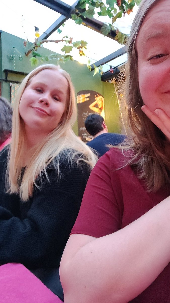 FsonTherese's tweet photo. Som gör saker som dem vet att man skulle avsky bara för att dom bryr sig.
Vänner ändå, är det inte bland de finaste vi har. https://t.co/gQNzE5vgha