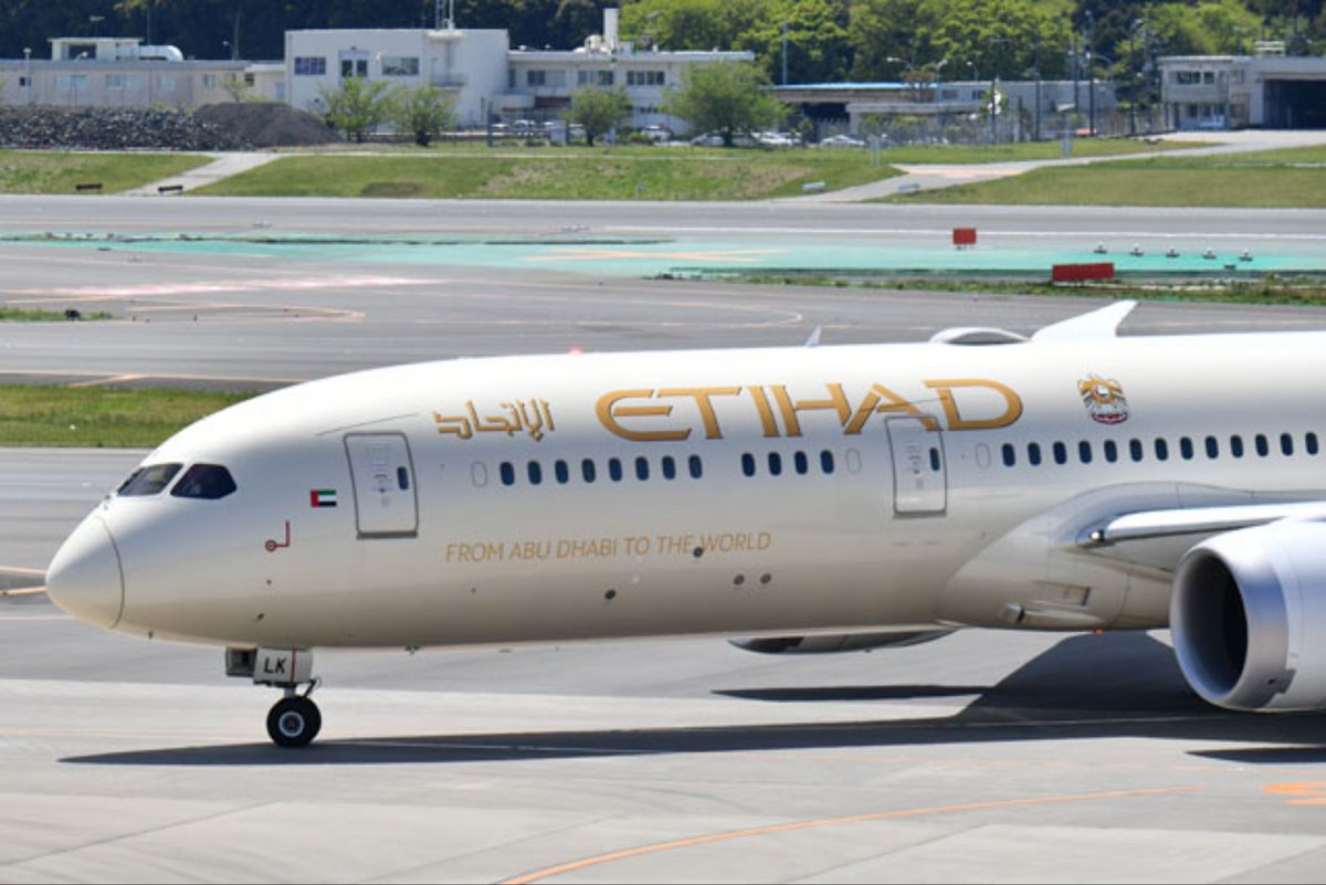 HitoshiMisaka2's tweet photo. エティハド航空: アブダビ－関西線 開設情報
🔽

エティハド航空、関空－アブダビ10月就航　787-9で週5往復
#AviationWire
#エティハド航空 #KIX #Information ✈ https://t.co/t1QKBUcKY2 https://t.co/LvcxGREeCE
