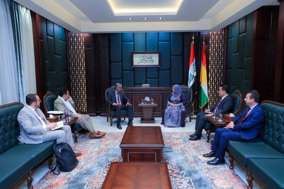 . <a href="/Rewaz_faeq/">Dr.Rewaz Faeq</a> رئيس برلمان كوردستان تستقبل محافظ وكالة اللاجئين اليونانية وفي لقاء حضره سترافوس كريمس القنصل العام اليوناني في أربيل، جرى الحديث عن وضع اللاجئين بشكل عام والدور المؤثر لدولة اليونان في تقديم المساعدات الإنسانية للاجئين والمسؤولية القانونية والدولية الملقاة على عاتق