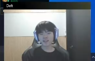 Ruryeon's tweet photo. 스킨 보는 혁규 표정...🥺 https://t.co/jxox9eIoPv