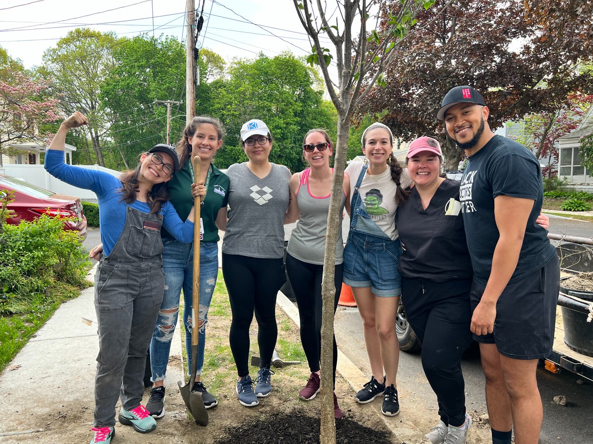 GndwkLawrence's tweet photo. With growing connections between the built environment and chronic diseases that affect our community, residents at @GLFHC see the value in climate resiliency strategies, so they joined our tree crew in planting 9 street trees.
#GroundworkLawrence
#LoveLawrence https://t.co/77MeTxVLzQ