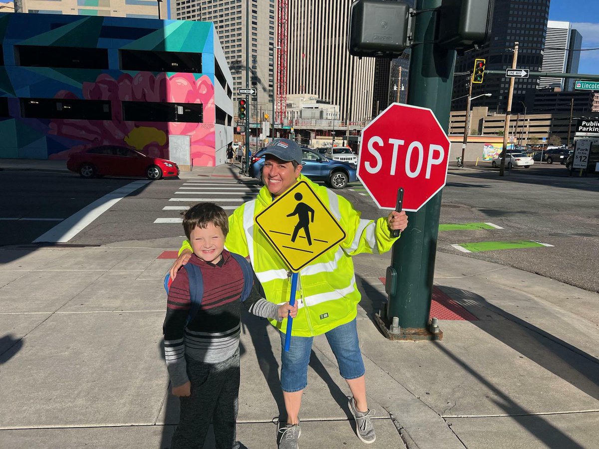 AlisonTorvik's tweet photo. I have a crossing guard groupie! He brought his own sign! #DDES #crossingguard #firstgrade https://t.co/iP0MvBb2Xj