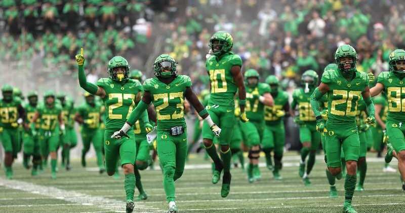 DeMaje Williams ✞ (@majewilliams) on Twitter photo #AGTG After an amazing workout this morning, I am blessed to announce that I have received an offer from the University of Oregon!
<a href="/SinqueTurner/">Coach Turner</a> <a href="/oregonfootball/">Oregon Football</a> <a href="/coach_meat/">Demetrice”Coach Meat”Martin</a> <a href="/AllenTrieu/">Allen Trieu</a> <a href="/EDGYTIM/">Timothy “EDGYTIM” OHalloran</a> <a href="/Levi_bradley312/">Levi bradley</a> <a href="/LemmingReport/">Tom Lemming</a> @Rivals_Clint
#HorsePower #AGTG After an amazing workout this morning, I am blessed to announce that I have received an offer from the University of Oregon!
<a href="/SinqueTurner/">Coach Turner</a> <a href="/oregonfootball/">Oregon Football</a> <a href="/coach_meat/">Demetrice”Coach Meat”Martin</a> <a href="/AllenTrieu/">Allen Trieu</a> <a href="/EDGYTIM/">Timothy “EDGYTIM” OHalloran</a> <a href="/Levi_bradley312/">Levi bradley</a> <a href="/LemmingReport/">Tom Lemming</a> @Rivals_Clint
#HorsePower