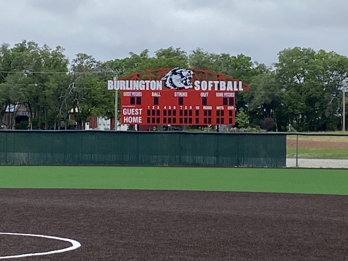 CMMarshall8688's tweet photo. Burlington is the baseball and softball regional tournament capital of Kansas. We are hosting 16 teams with 8 games today. Big thanks to the City of Burlington helping us with extra bleachers and ⁦@MammothBuilt⁩ for our new fields. It continues to be a WOW factor! https://t.co/k0zYrMOBXS