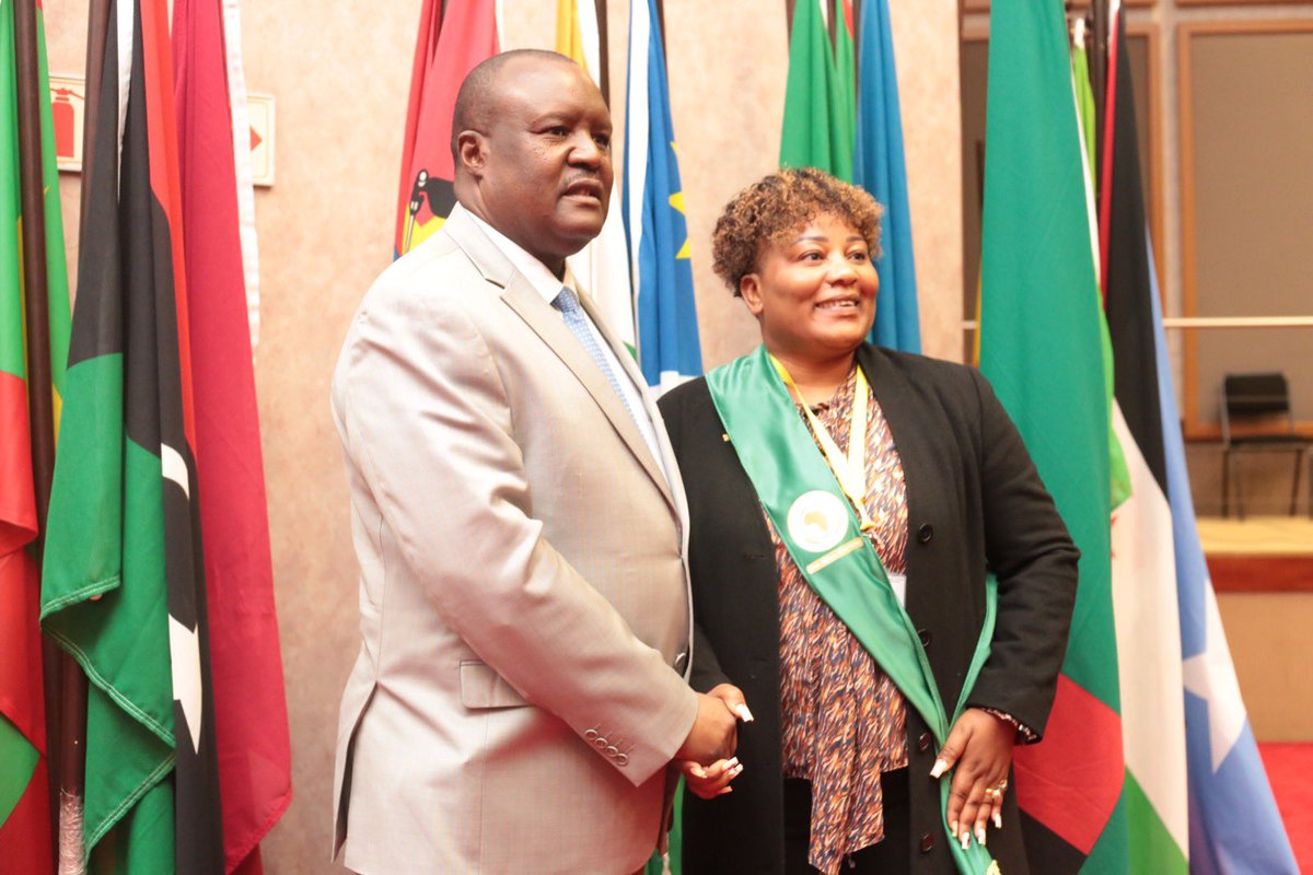 AfrikParliament's tweet image. Newly sworn in #PAP members with the President Honorable Chief Fortune Charumbira. 
#PAPClimateSummit 
#OneAfricaOneVoice