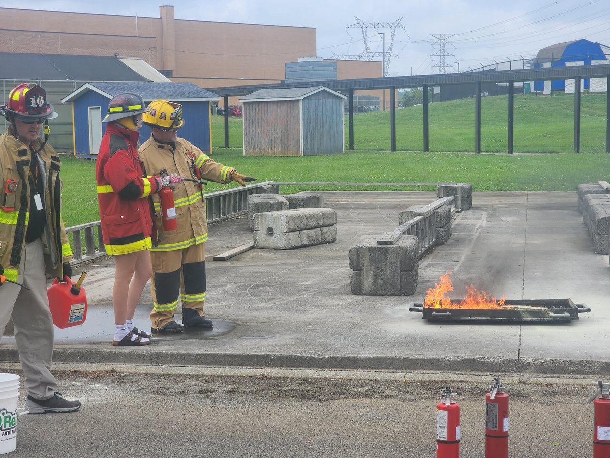 Byingtonprek's tweet image. When you teach at Byington Solway  Career Center @ Karns High, it's an automatic field trip.  #thanksto firescience @Byingtonprek @KarnsBeavers @byingtonsolway