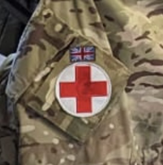 ComdMed_RAF's tweet image. Ex Auxilium Fort is well underway🙌🏽 🏥. The team have been busy running through an array of serials including Op MINIMISE. Here, our Res SMO Sqn Ldr Ewing is seen working alongside our RAF Police. #WeEnable #TMW @AirOfficerGE @RAFMedReserves