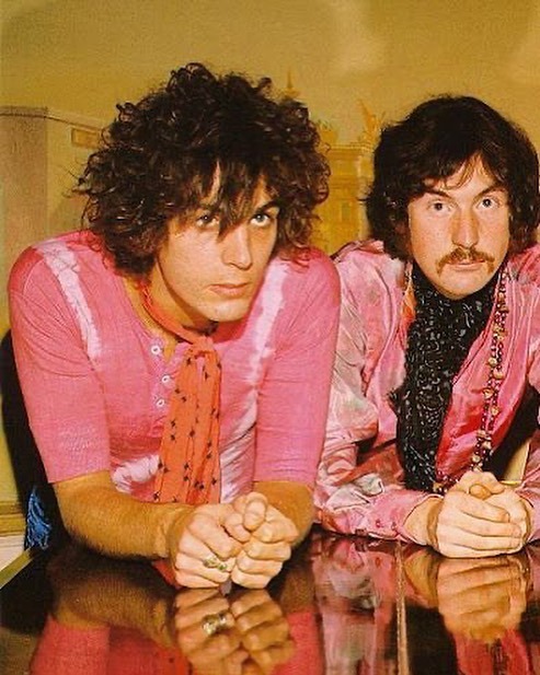 Syd Barrett of Pink Floyd, 1967

#fellowmoodboard instagr.am/p/CsTt8iuu0Rq/