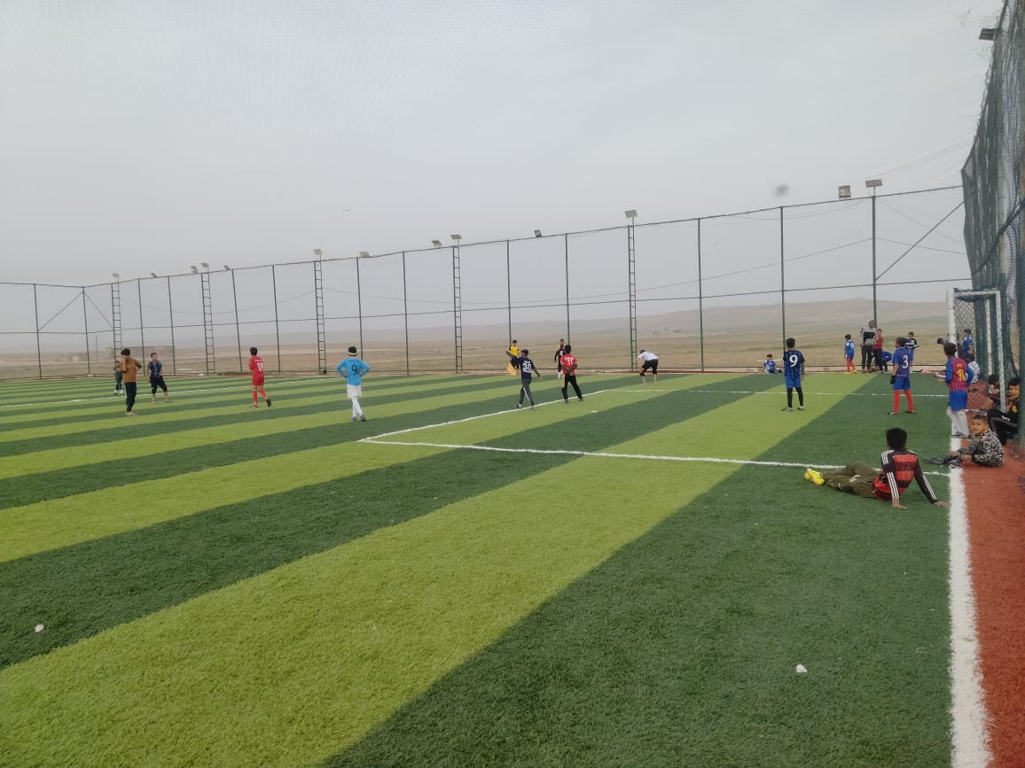 ⚽One year after the #demining of Sultan Abdullah village, the football pitch has been rehabilitated and is once again a playground for the population. Before the intervention of our partner organisation @ShareteahORG, the area was strewn with IEDs, making it unsafe to enter.