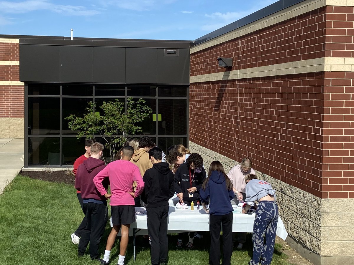 SteinkeChem's tweet photo. Tie-dying our AP Chem shirts. #BestTogether #PorterPride #LTHSscience https://t.co/8DikRIHn6y