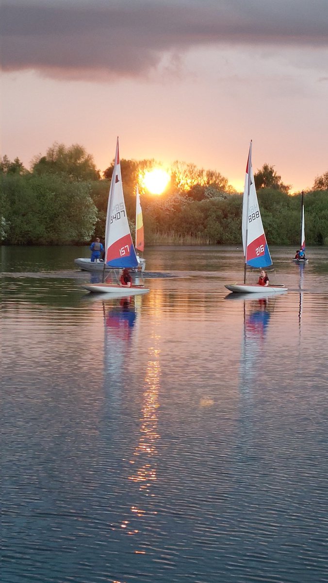 6thGains's tweet photo. Scouts and Explorers out on the water last night https://t.co/qf6WTM9mtE