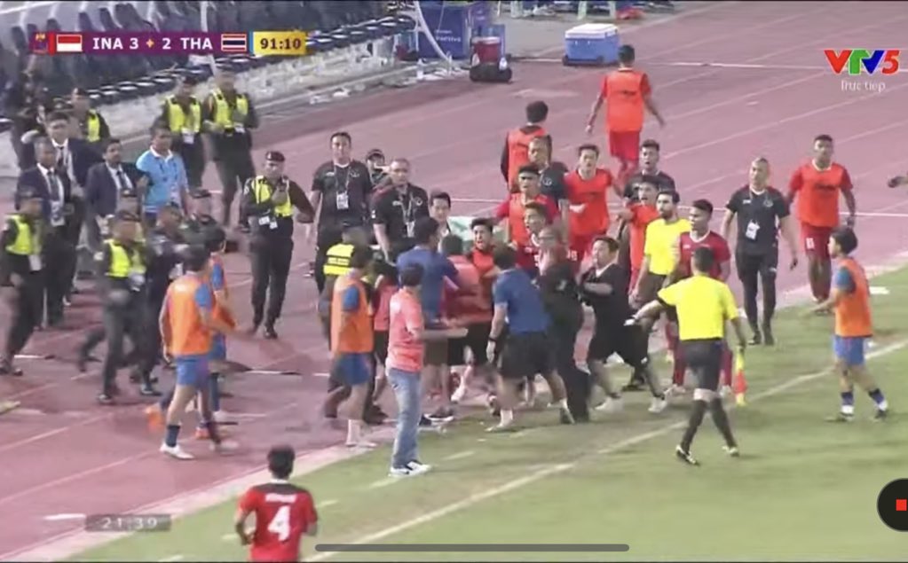 7 goal
16 kartu kuning
6 kartu merah

Kita menjadi saksi laga final sepak bola terpanas dalam sejarah Sea Games! 😭☝️