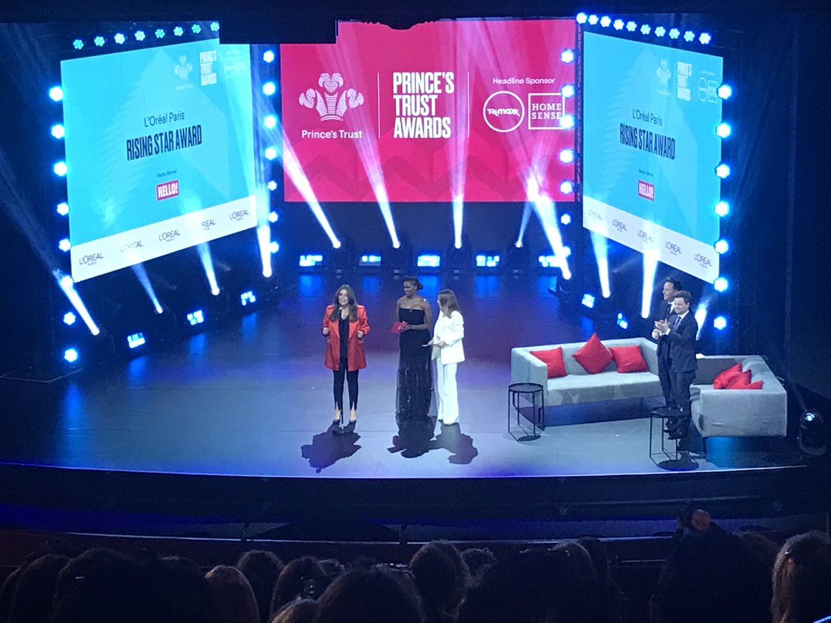 fundraisingflo's tweet photo. I’m a proud fundraiser today - at the #PrincesTrustAwards celebrating the amazing achievements of young people supported by the @PrincesTrust into work, training or setting up their own business. And all of it made possible thanks to the many wonderful people who donate https://t.co/UYnvHfCNvk
