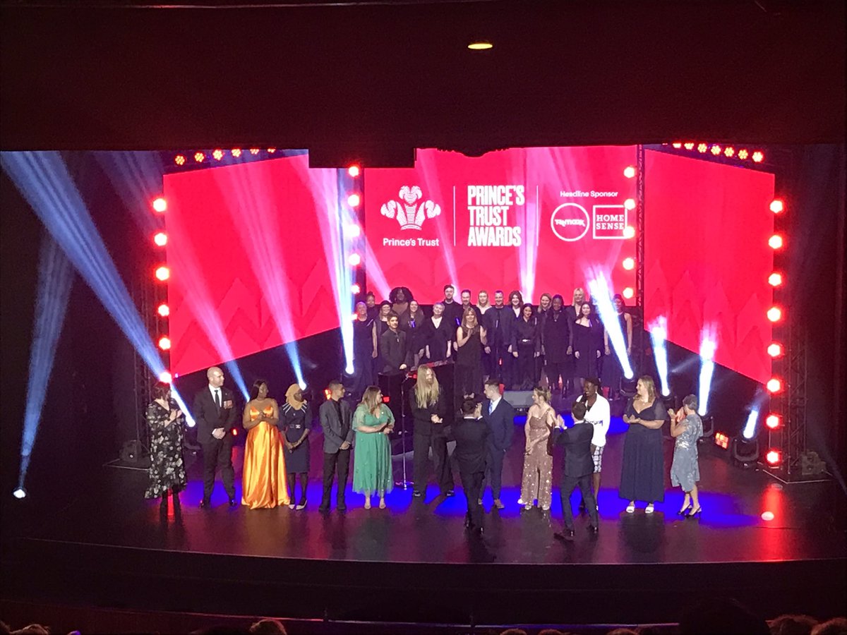 fundraisingflo's tweet photo. I’m a proud fundraiser today - at the #PrincesTrustAwards celebrating the amazing achievements of young people supported by the @PrincesTrust into work, training or setting up their own business. And all of it made possible thanks to the many wonderful people who donate https://t.co/UYnvHfCNvk