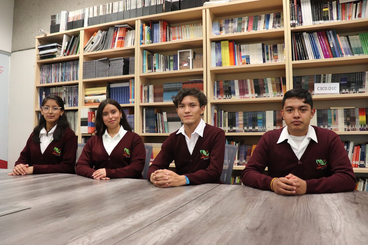 El Director General del #COZCyT, Hamurabi Gamboa Rosales, abanderó al representativo del Colegio de Estudios Científicos y Tecnológicos de Zacatecas, que participará en el Hackathon Nacional del subsistema educativo, a efectuarse del 17 al 19 de mayo, en Campeche.