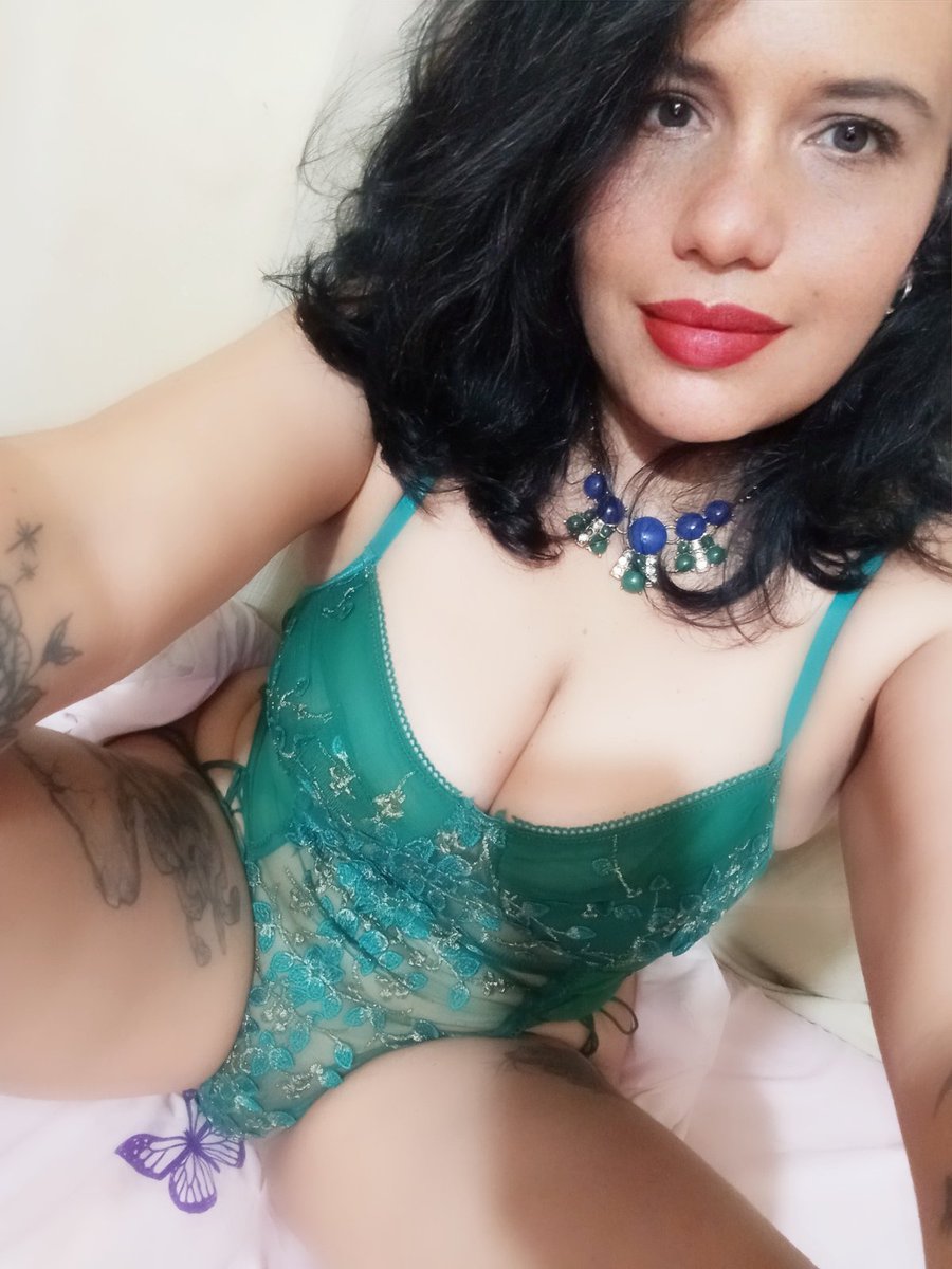 la bruja on Twitter: "https://onlyfans.com/labrujaquevuela"