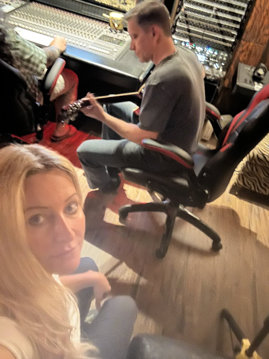 EnchantedFarmX's tweet image. Full disclosure: when the next 4 songs come out..it was really early in the studio. 🥱😄Dave and I are back to finish up vocals and lead guitar. 🎶🎤🎸#QuantumCreek #QuantumConnection