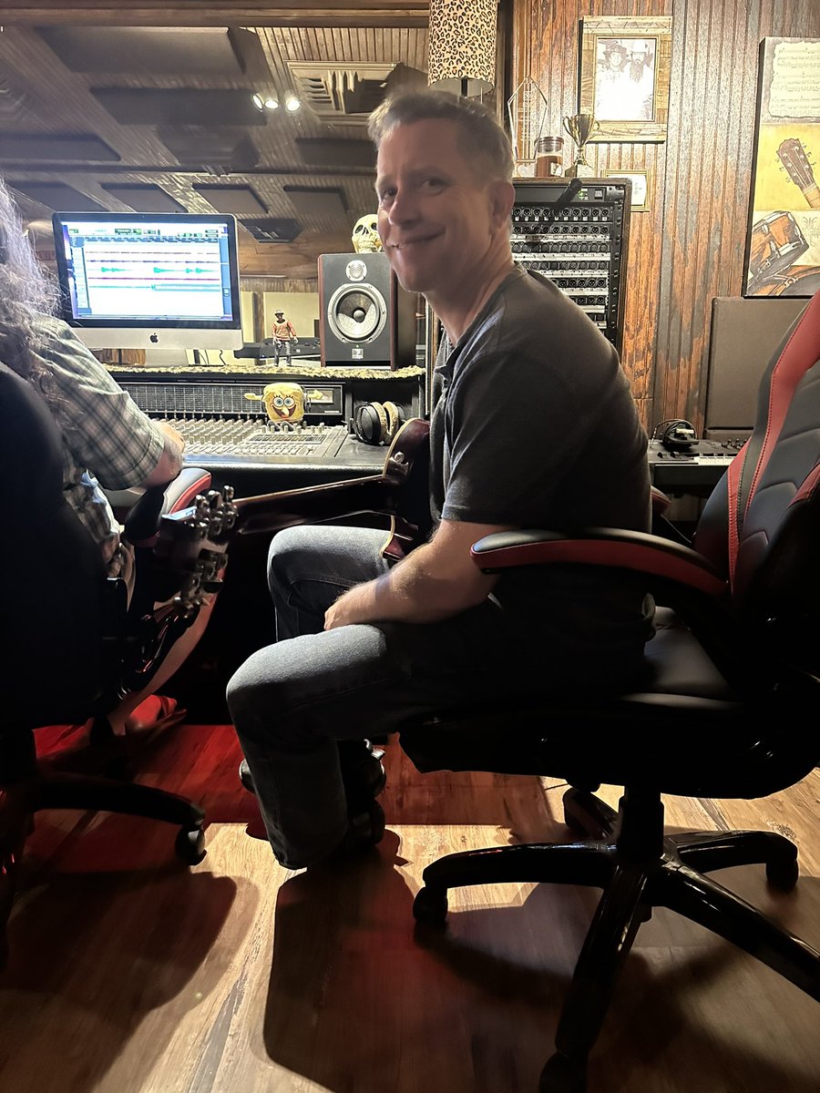 EnchantedFarmX's tweet image. Full disclosure: when the next 4 songs come out..it was really early in the studio. 🥱😄Dave and I are back to finish up vocals and lead guitar. 🎶🎤🎸#QuantumCreek #QuantumConnection