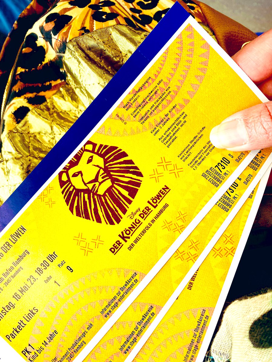 SaSaLaSharif's tweet photo. Sind dann mal weg!!! 
🥳🎉🎉🥳🥳🎉🥳🥳🥳🎉

*Das ist eine Selfieübung!!! ⚠️

#MusicalTime 🦁
#HamburgLiebe ❤️⚓️ https://t.co/LZVeBCb7X6