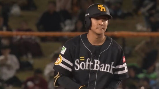 ayanashi825's tweet photo. 柳町達が代打でツーベース　3試合ぶりスタメン落ちも結果 https://t.co/ZoSlNOXaTc https://t.co/2cpDMMlkNI
