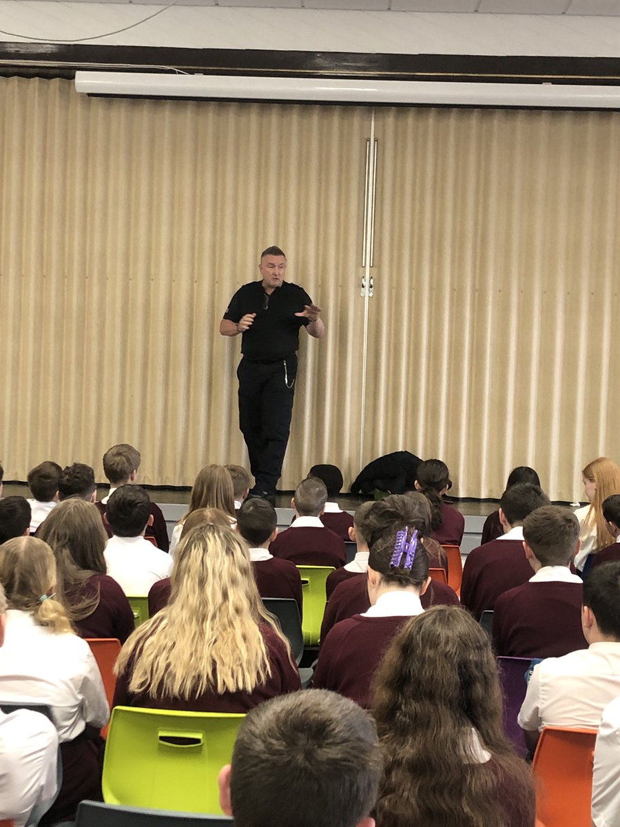 PC_NEWMAN_SWP's tweet image. Today, I’ve been talking to students at Bryncellynog and Porth high schools about ANTI SOCIAL BEHAVIOUR , DANGERS OF DRUGS &amp;amp; KNIVES. #nottheone @Bryn_Celynnog @BrynCelynnogPE @PorthCountyPE @SchoolBeat @swpRCT