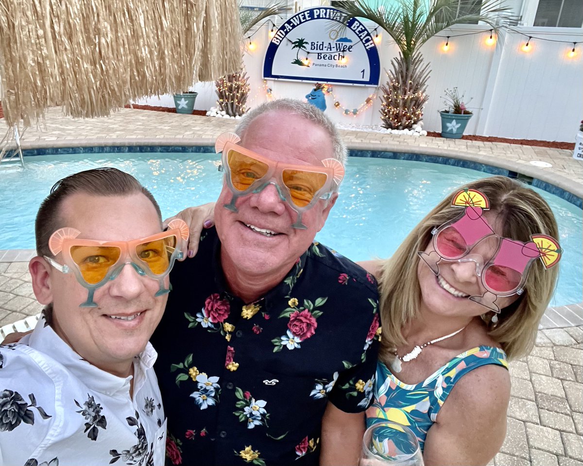 SashaEats's tweet photo. @DKrappe Danke, Donate! It was Davidโs birthday celebration in Panama City Beach ๐ฅณ #SashaInPCB #LoveFL https://t.co/Q8pVeNOvOc
