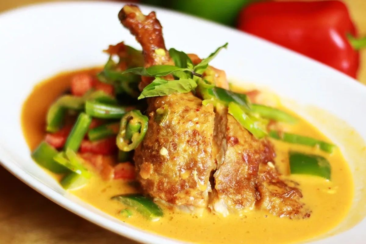 mrsanthai's tweet photo. From our curries to our Pad Thai, we're well prepared to satisfy those Thai food cravings. Treat yourself to dinner with us tonight! https://t.co/7P6gDLhQb3