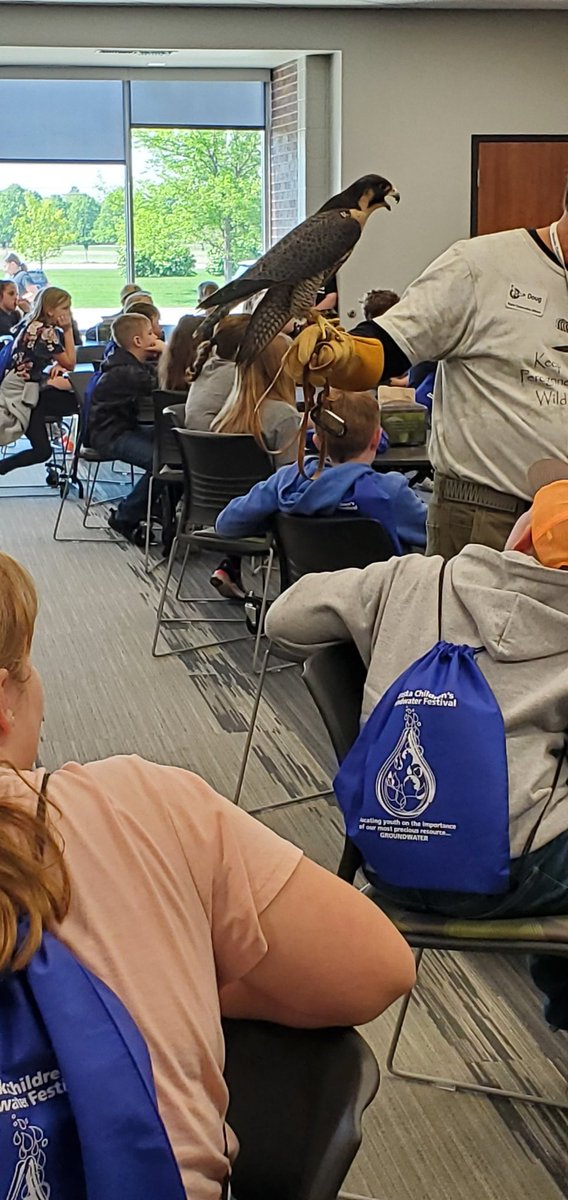 blumenthal_5's tweet photo. Next up:  Raptor Connection!  Seeing some rescued raptors up close and learning a little about them.  @ShellCreekVikes #lakeviewvikes https://t.co/KI5em0vit3