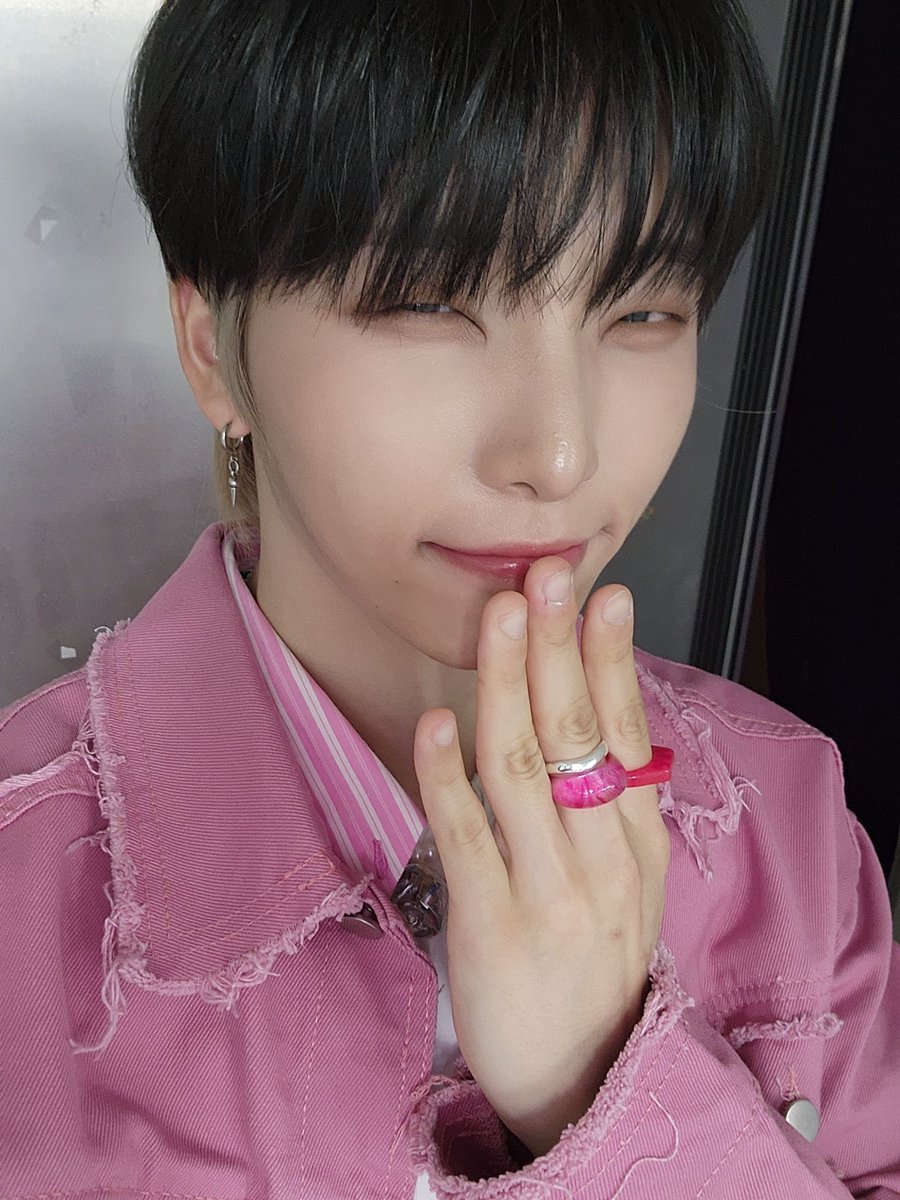 seohocafe's tweet photo. 230516 #shbubble 🐿️💭
9:03pm KST
🐿️thank youououou 🧡
(+3pics) https://t.co/stB27mJUNH