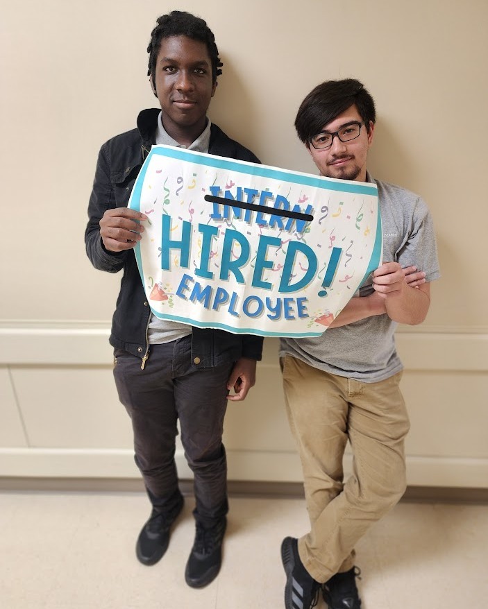 CSISDprojSEARCH's tweet image. KENYATTA! AND! NATHAN! ARE! HIRED! 👏🥳🎉

Kenyatta completed internships in the Guest Services, HIM, Food Service, and Central Service departments! He loved his work in Food Service so much that he decided that&apos;s where he wants to work! Kenyatta will start his position at Aram…