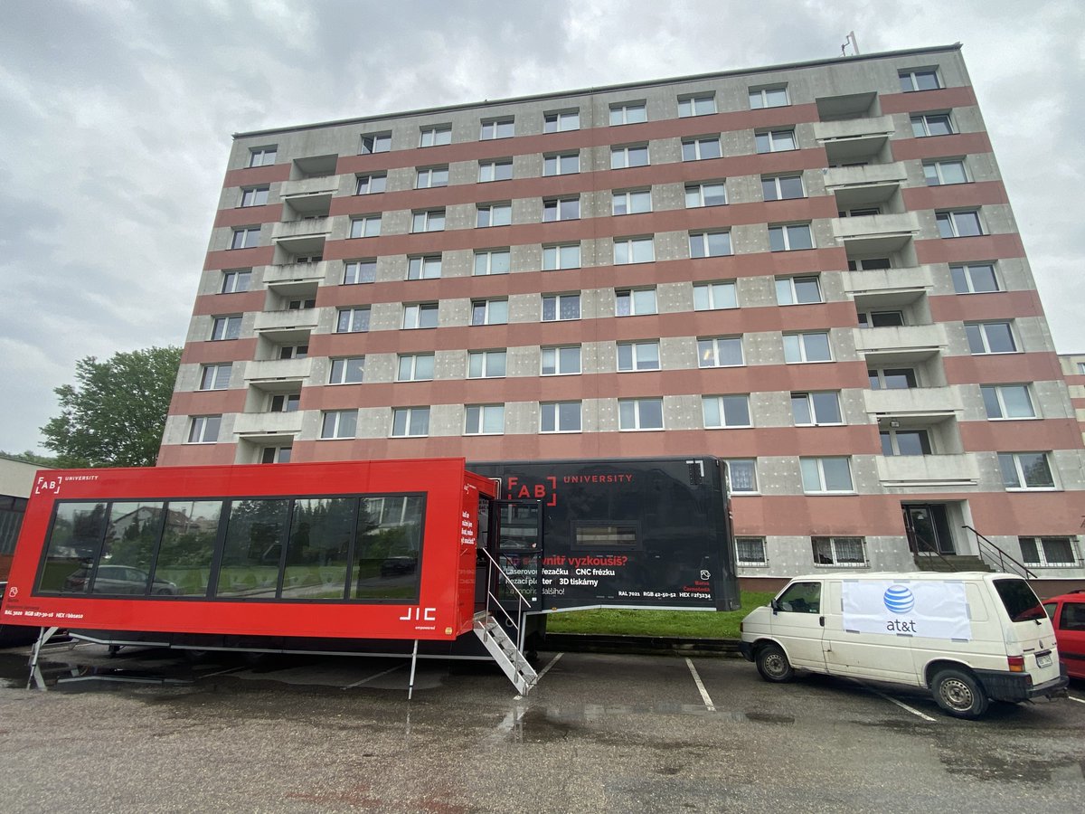 just_franta's tweet photo. Děkujeme FabLabu Brno, že nás v tom nenechali! #atthack https://t.co/JBY54vQfKB