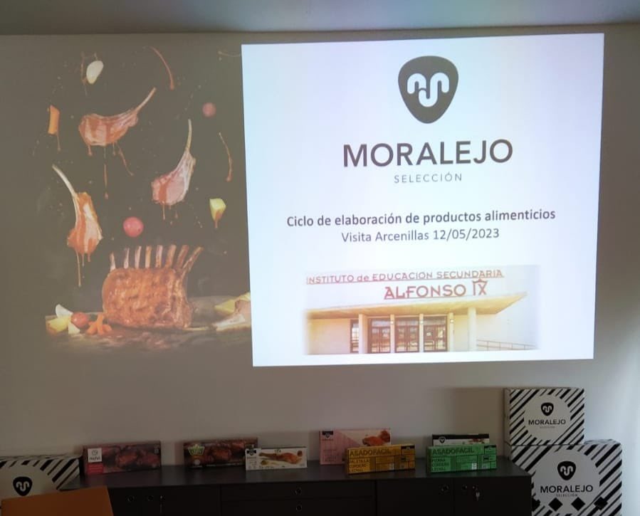 IESAlfonsoIX's tweet photo. Visita a Moralejo Selección, donde nos han explicado su preocupación por la calidad, su control de todo el proceso desde el campo hasta la mesa y su compromiso con esta provincia. Muchas gracias @SeleccMoralejo por colaborar en la formación del alumnado del CF de alimentaria https://t.co/bsJxTOiibN