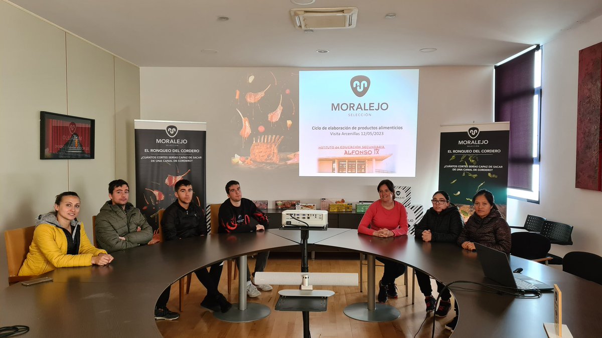 IESAlfonsoIX's tweet photo. Visita a Moralejo Selección, donde nos han explicado su preocupación por la calidad, su control de todo el proceso desde el campo hasta la mesa y su compromiso con esta provincia. Muchas gracias @SeleccMoralejo por colaborar en la formación del alumnado del CF de alimentaria https://t.co/bsJxTOiibN