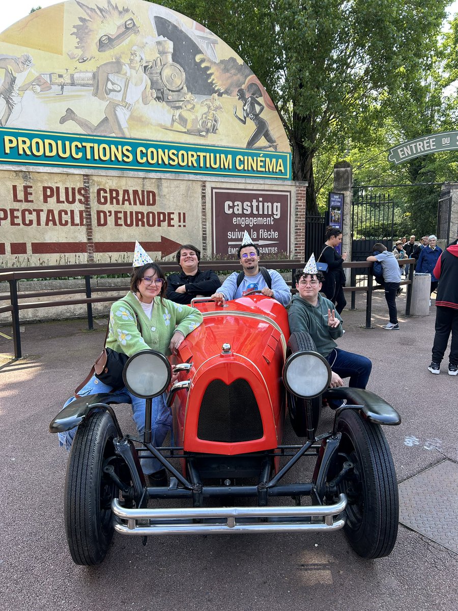 POhov Azur tweet media