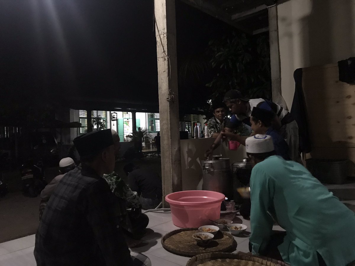AlulSirajuddin's tweet photo. Syukuran kemenangan Indonesia vs Thailand 5-2 ALHAMDULILLAH YA ALLAH https://t.co/2TBe16e9zm