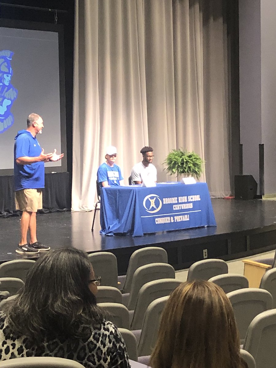 Congratulations to Paul Lee on his signing to Limestone!! Congratulations Paul!!
#ConquerAndPrevail