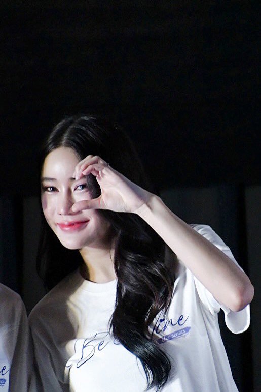 พิฝ้ายเดินทางกลับประเทศไทยอย่างปลอดภัยนะคะ ✈️✈️ประเทศไทยจะมีคุณสิตางศุ์ที่สวยที่สุด (มายบอสสส) 🫶🥰💕💕 กลับมาไลฟ์ตตหรือไอจีให้หายคิดถึงหน่อยคร้าาา 😊
#WelcomBackPUYFAIToThailand 
#fainaii #ปุยเมฆของปุยฝ้าย #BEMINETHESERIES