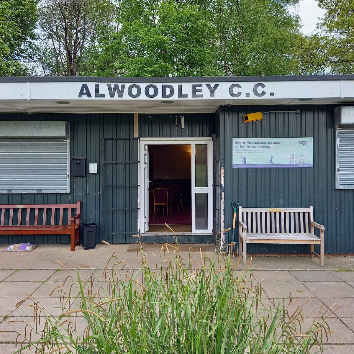 AlwoodleyCC's tweet photo. New lettering on the clubhouse 👌 Massive thanks to GC signs for supplying and installing.
#alwoodleycc #newlettering #clubname #gcsigns #uptheowls https://t.co/RcP2M7Skgo