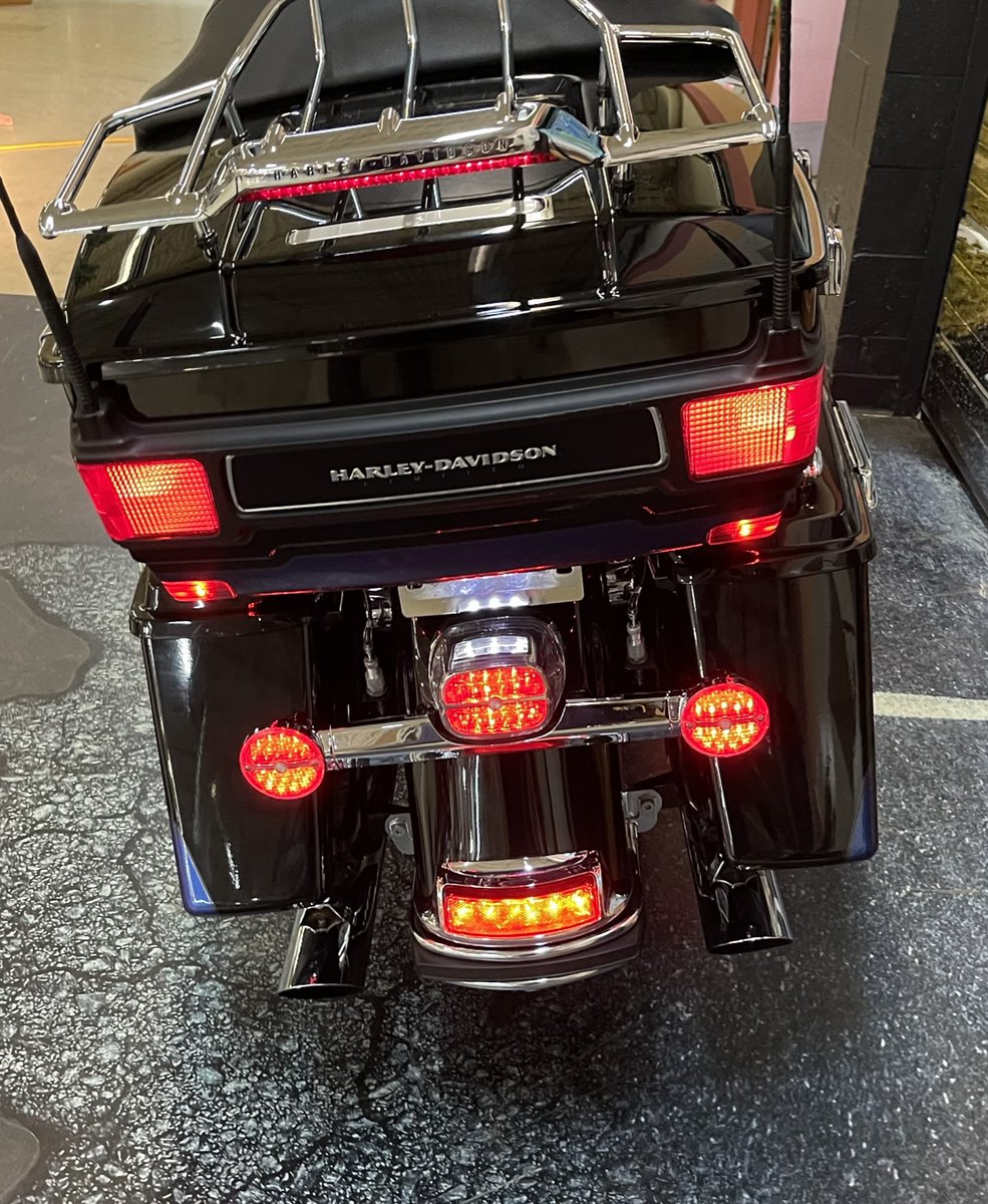 BuffaloHarley's tweet photo. 2010 Ultra Limited #FLHTK $16,995 28,412
Tons of Lighting, chrome and flip flop paint
#harley #harleydavidson #hdmuseum #buffaloharley #since1921 #findyourfreedom #livethelegend #buffalo #120anniversary #milwaukee #WillieG #Buffalo #ultralimited #ultra #limited https://t.co/XEGhSpZoHQ