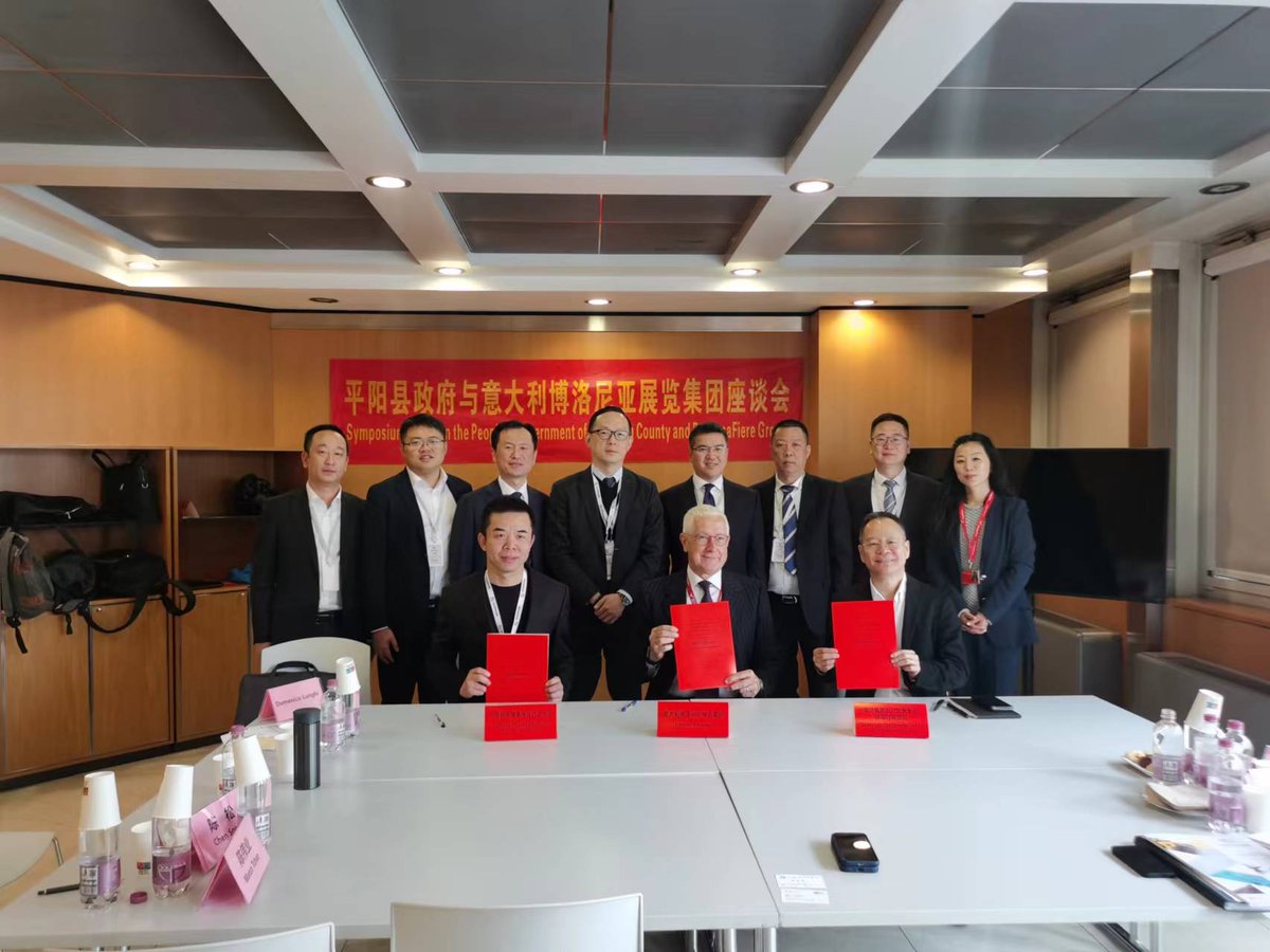 ZoomarkInt's tweet image. At #Zoomark23, @BolognaFiere  signed a 2 year cooperation agreement with the #PingYang region.

And Zoomark today also saw the presentation of the new B2B event #ZoomarkChina, which will be held for the first time in #Guangzhou on 23-24 November 2023.

zoomark.cn