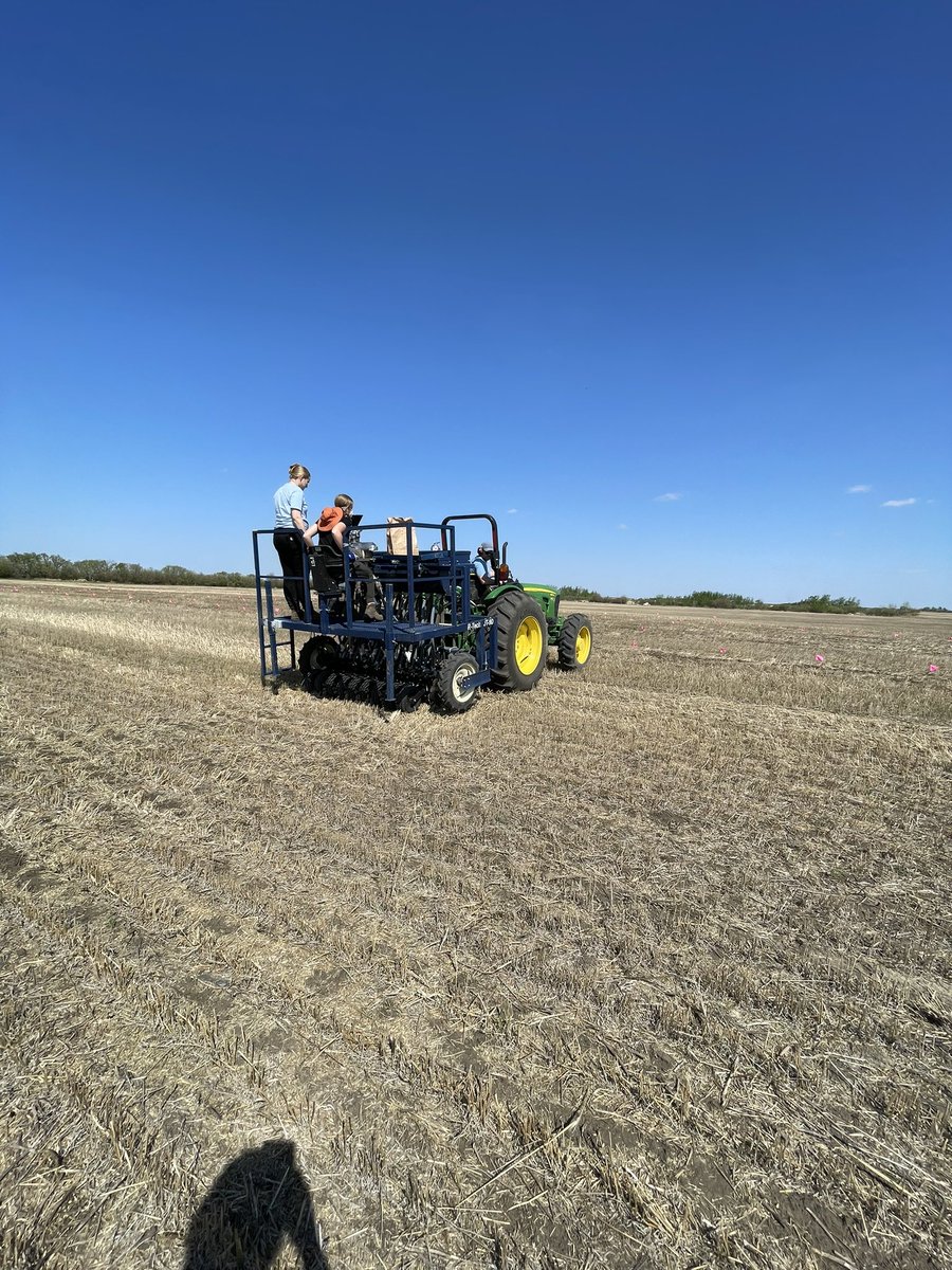 Couple hot days of seeding but it’s getting in the ground ! Now it’s time for some rain 🤞🏽<a href="/syngentacanada/">Syngenta Canada</a>