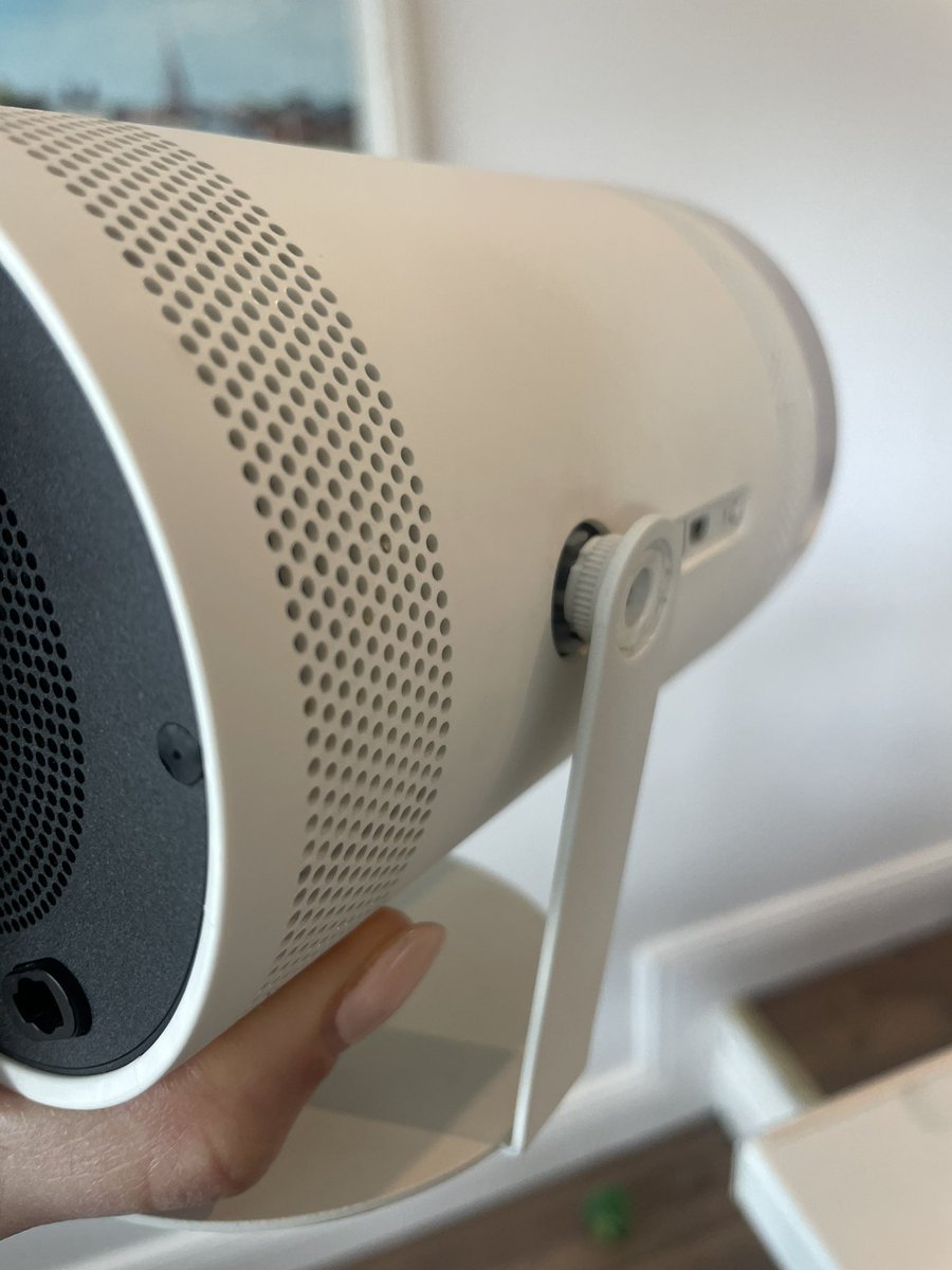 Disappointed that <a href="/SamsungIreland_/">Samsung Ireland</a> won’t repair small damage to a €1000 projector I bought less than 6 months ago under it’s warranty.. Only advice CS had was to contact a private repair shop and pay for the damages ☹️ <a href="/SamsungTV/">Samsung TV</a>