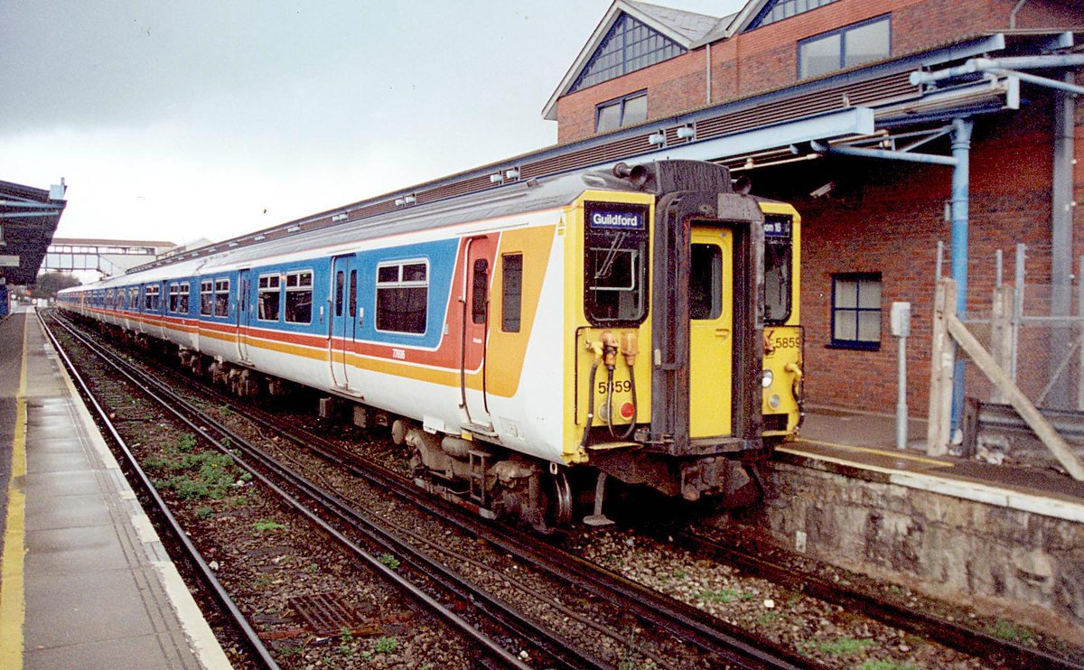 5859. Class 455/8, BREL 1982-84. Stagecoach South West Trains livery. Photo: Guildford, 22.03.2004. #railway #electric #ThirdRail #EMU #Class455 #Stagecoach #SouthWestTrains #Guildford @NamiHusky