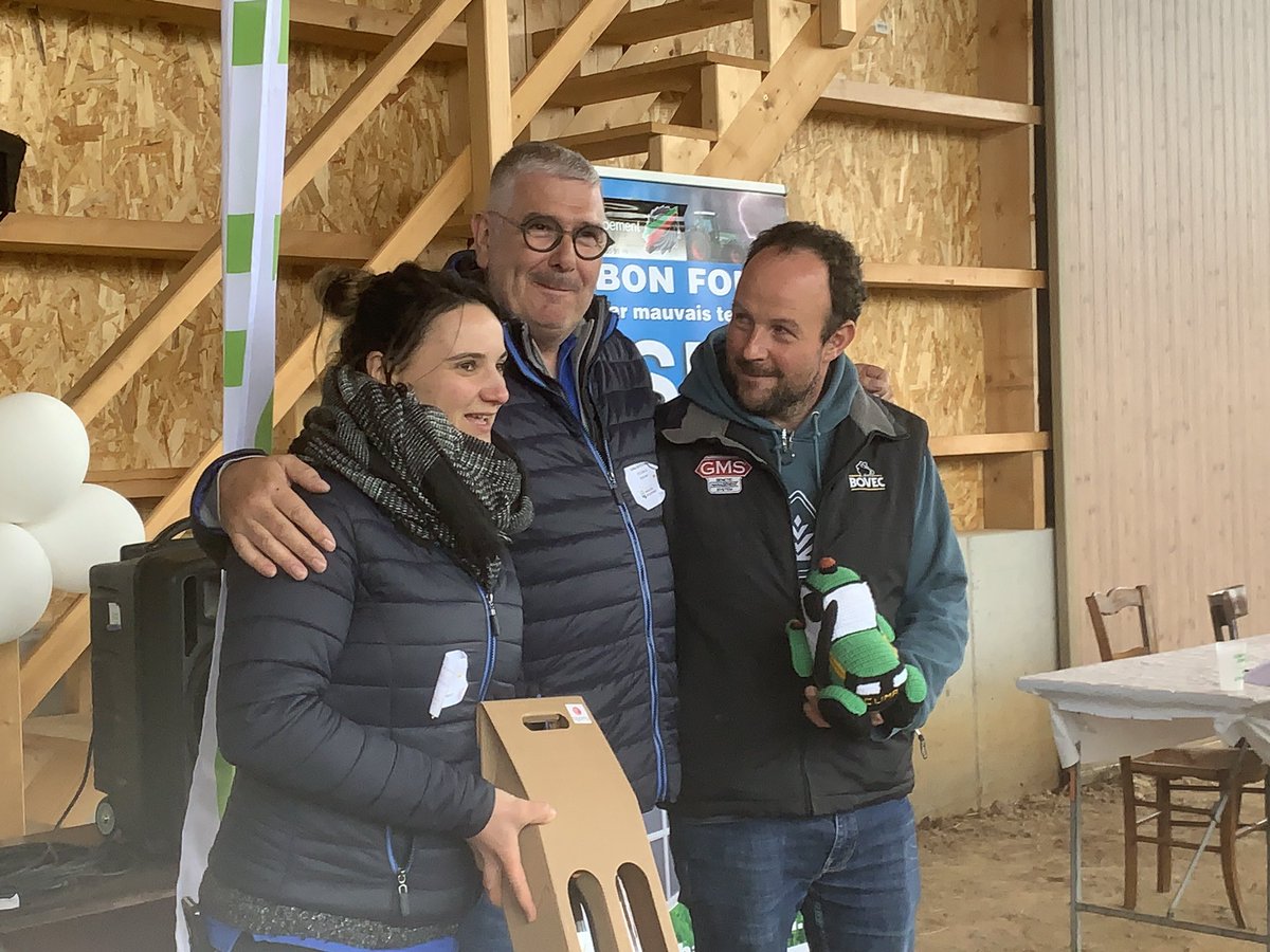 CUMAFrance's tweet photo. Aujourd’hui c’était la journée de l’innovation à la #Cuma de #Pollionay. organisée par la #FRCuma AuRA, en présence de nombreux #agriculteurs. Très riche de découvrir les initiatives et les  innovations des collectifs sur nos territoires https://t.co/EnxhmEAabl