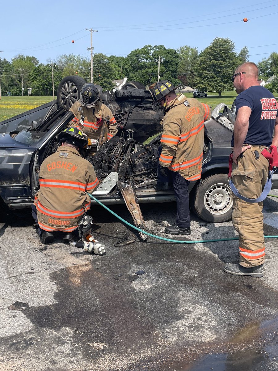 Today the “A” Platoon had the opportunity to do a little vehicle rescue training with the @HolmatroRescue at @GoshenFireCo 

@east_goshen 
@westgoshen 
@WillistownTwp