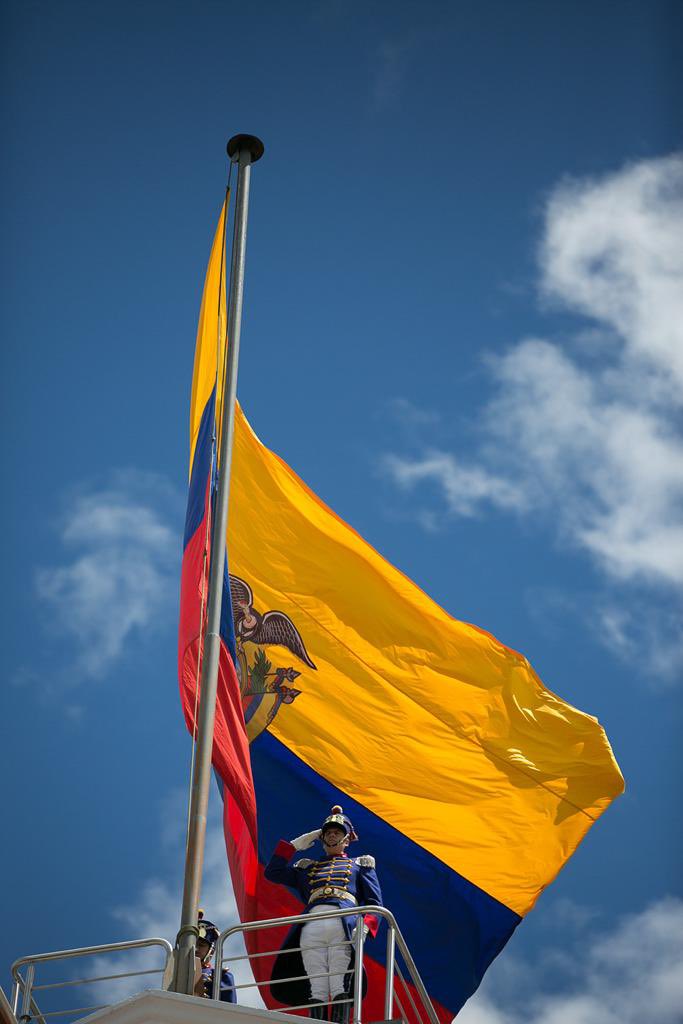 GustavoManriq_M's tweet photo. Los que amamos a este país levantamos la voz en favor de la democracia, la institucionalidad y el bienestar de los ecuatorianos. 🇪🇨
#JuicioSinPruebas https://t.co/BXoAoe2Pkq