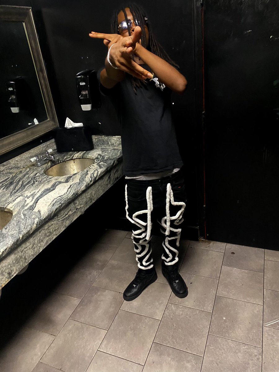 DJ__snape__'s tweet photo. Just cuz ion never post on Twitter ⚔️🖤 https://t.co/oec77EMew2